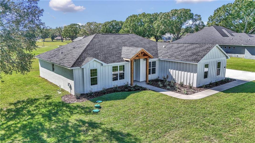 Exterior details and patio area of a home in , Ocala (Image 20).