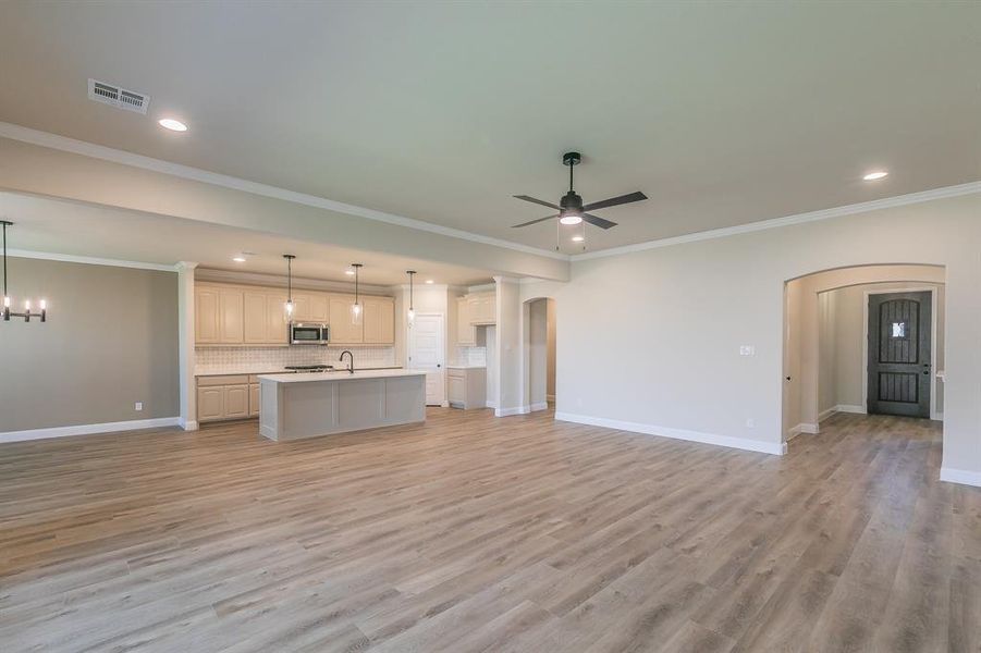 Spacious, unfurnished interior of a new home in , Alvarado (Image 30).
