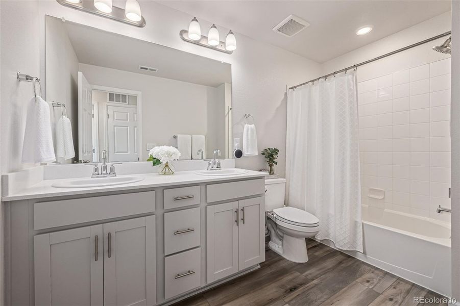 Furnished interior view inside a new home in , Broomfield (Image 13).