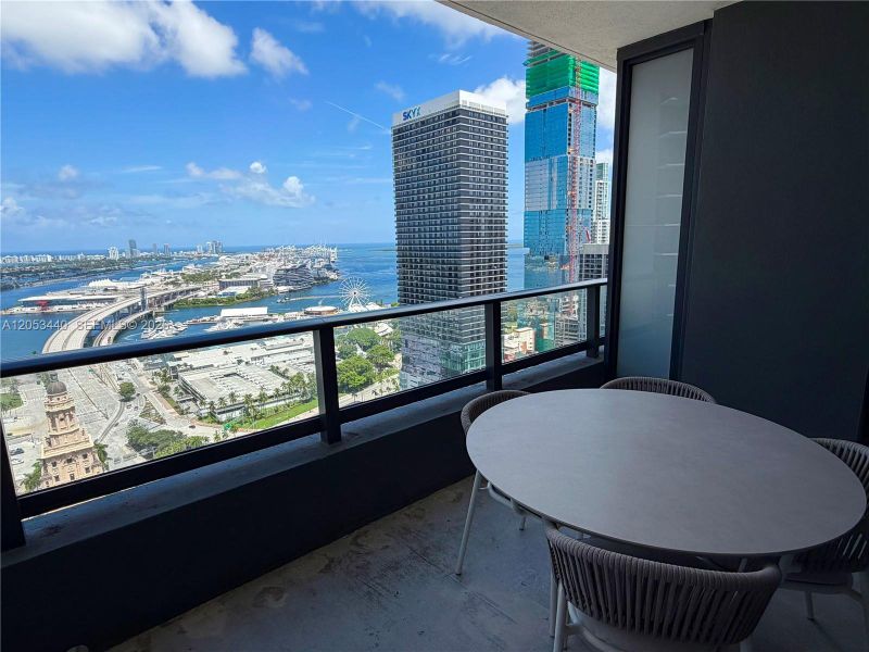 Condo located in Miami, FL showcasing its design and architecture (Image 3).