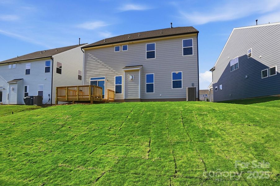 Exterior details and patio area of a home in Summerlin, Mooresville (Image 25).