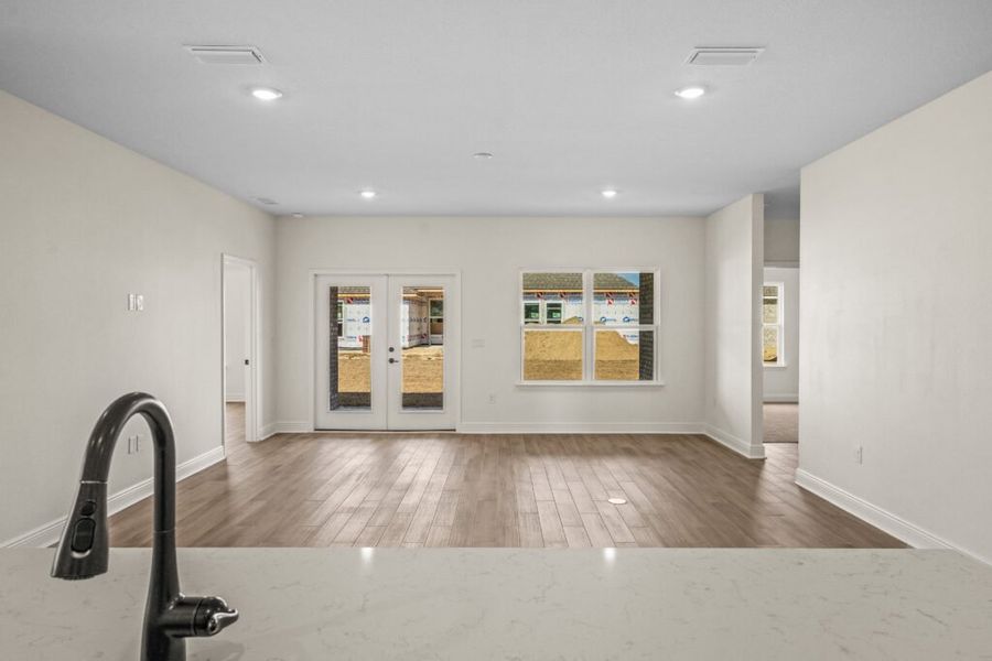 Spacious, unfurnished interior of a new home in Natureview, Freeport (Image 15).