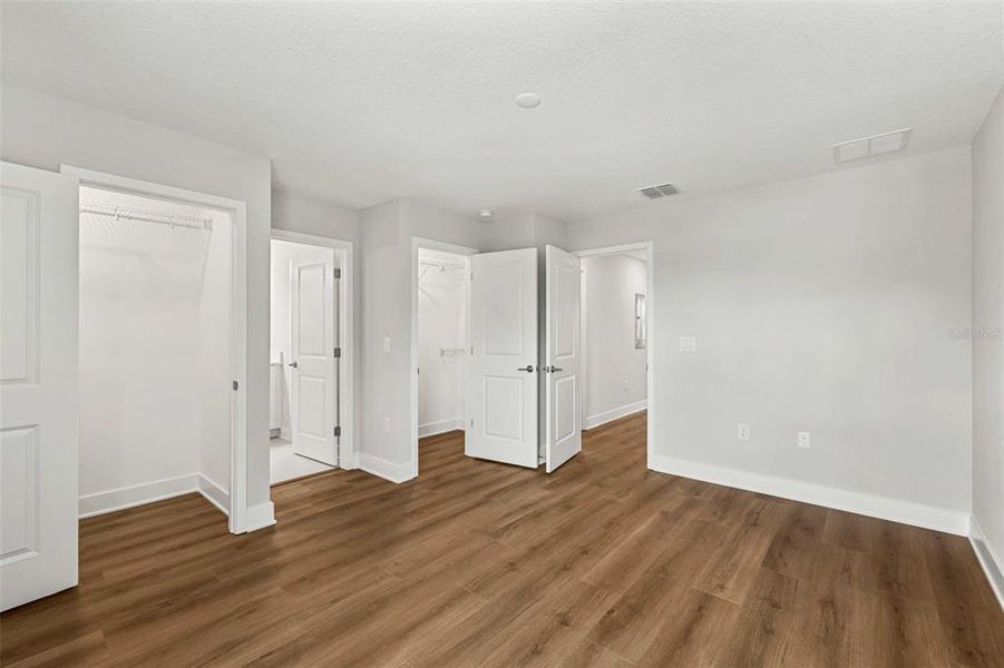 Spacious, unfurnished interior of a new home in , Tampa (Image 13).