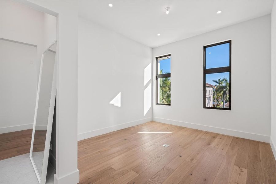 WALK_IN_CLOSET_ANGLE_DT