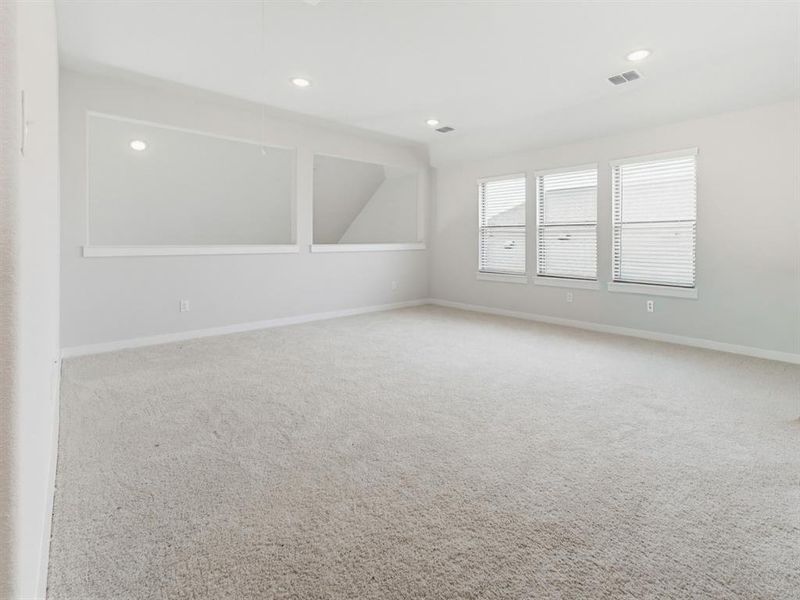 Spacious, unfurnished interior of a new home in Madero, Haslet (Image 21).