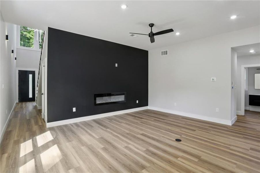 Spacious, unfurnished interior of a new home in , Atlanta (Image 8).