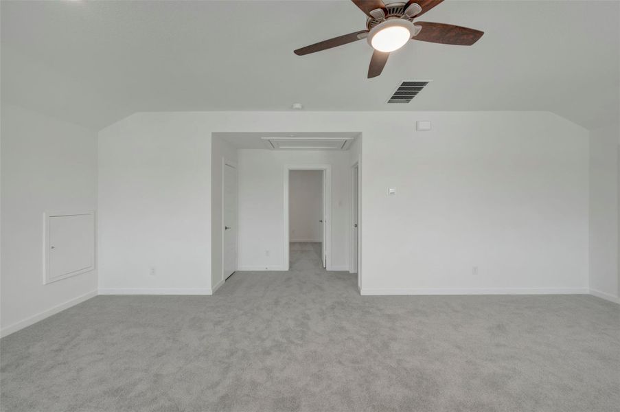 Spacious, unfurnished interior of a new home in Miller's Pond, Rosenberg (Image 40).