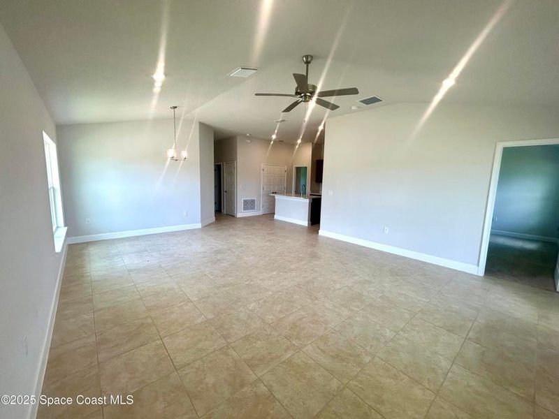 Spacious, unfurnished interior of a new home in St. John Preserve, Palm Bay (Image 10).