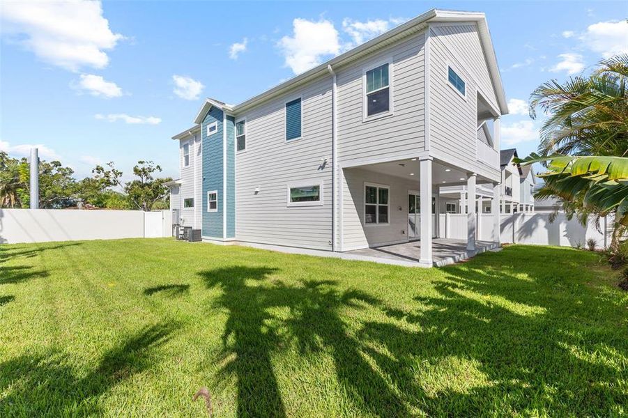 Exterior details and patio area of a home in , St. Petersburg (Image 3).