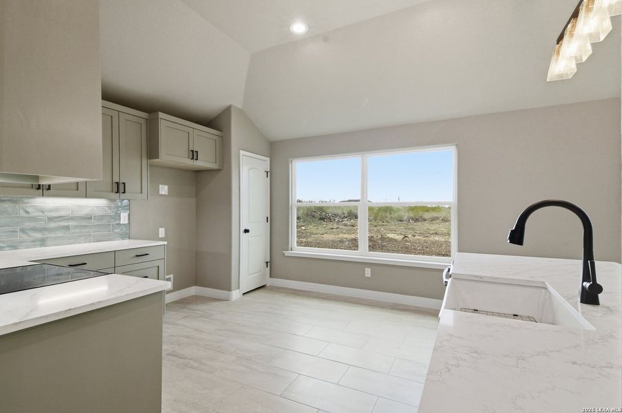 Spacious, unfurnished interior of a new home in , Uvalde (Image 15).