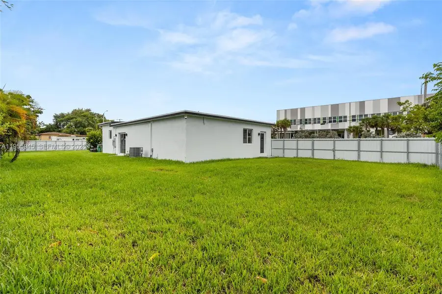 Exterior details and patio area of a home in , Miami (Image 18).
