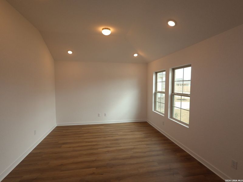 Spacious, unfurnished interior of a new home in Winding Brook, San Antonio (Image 28).