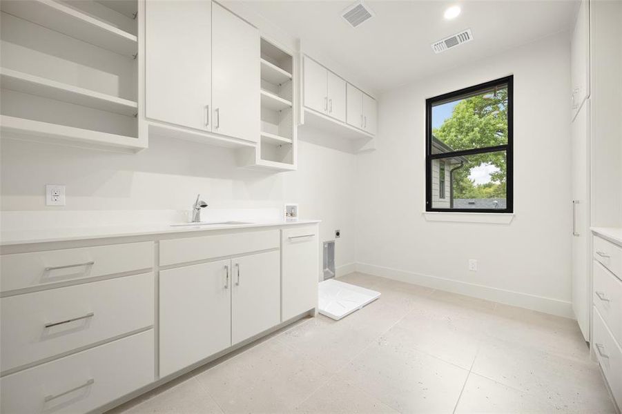 Furnished interior view inside a new home in , Dallas (Image 31). Furnished interior view inside a new home in , Dallas (Image 31).