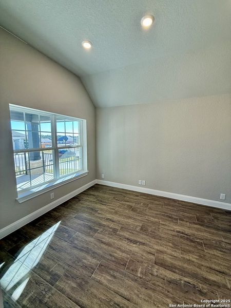 Spacious, unfurnished interior of a new home in Meyer Ranch – Legacy Series, New Braunfels (Image 8). Spacious, unfurnished interior of a new home in Meyer Ranch – Legacy Series, New Braunfels (Image 8).