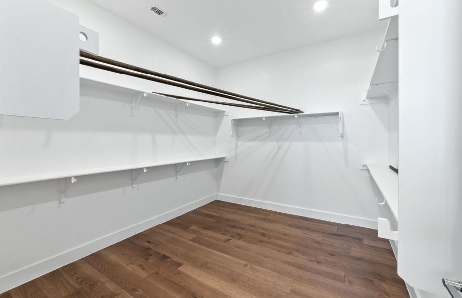 Spacious, unfurnished interior of a new home in Sun City Texas, Georgetown (Image 20).