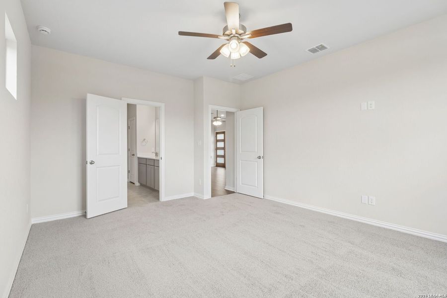 Spacious, unfurnished interior of a new home in Casinas at Gruene, New Braunfels (Image 22). Spacious, unfurnished interior of a new home in Casinas at Gruene, New Braunfels (Image 22).