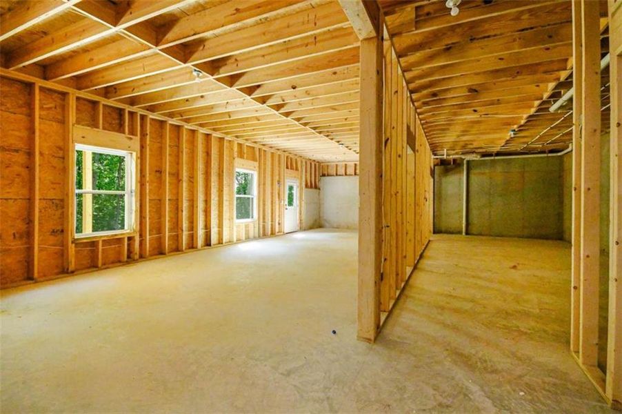 Spacious, unfurnished interior of a new home in , Gainesville (Image 19).