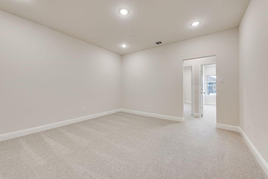 Spacious, unfurnished interior of a new home in Bayside, Rowlett (Image 18).