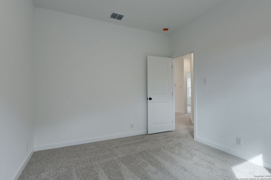 Spacious, unfurnished interior of a new home in Arcadia Ridge, San Antonio (Image 29).