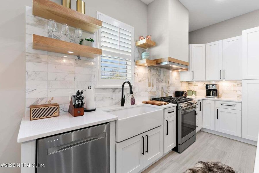 Furnished interior view inside a new home in , Jacksonville Beach (Image 11).