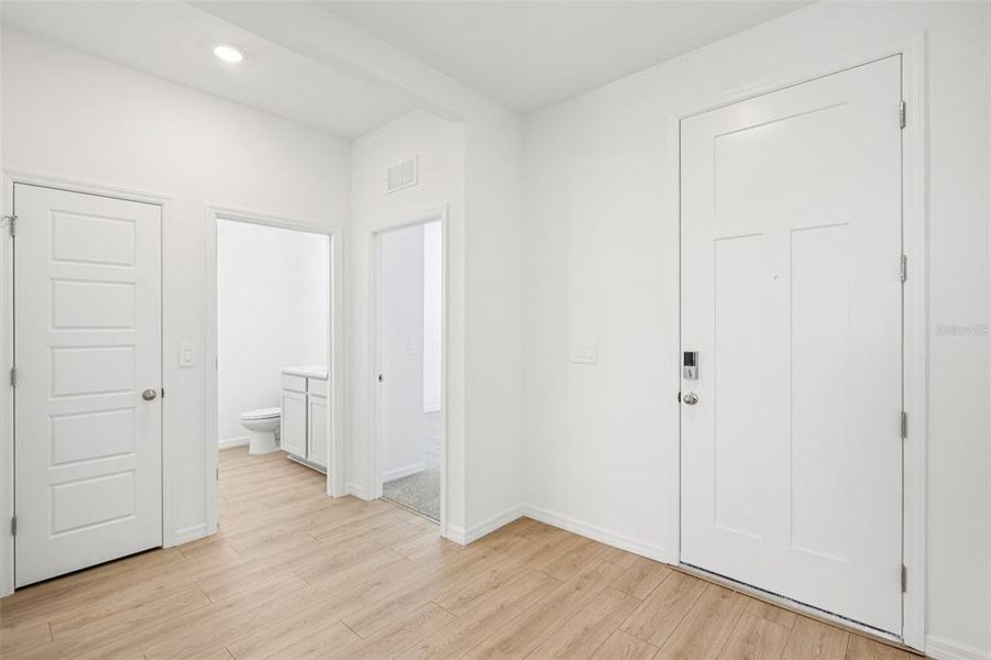 Spacious, unfurnished interior of a new home in , Lakeland (Image 13).