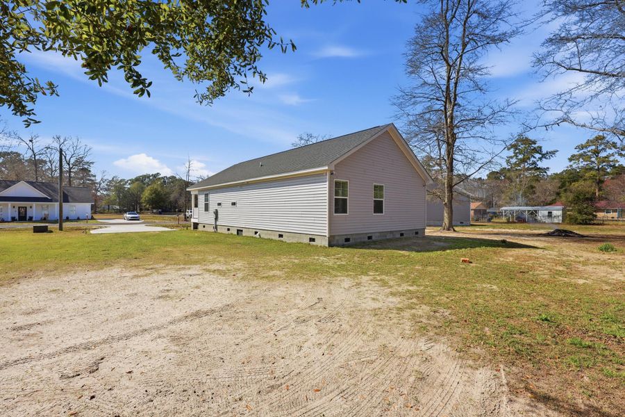 Exterior details and patio area of a home in , Walterboro (Image 21).