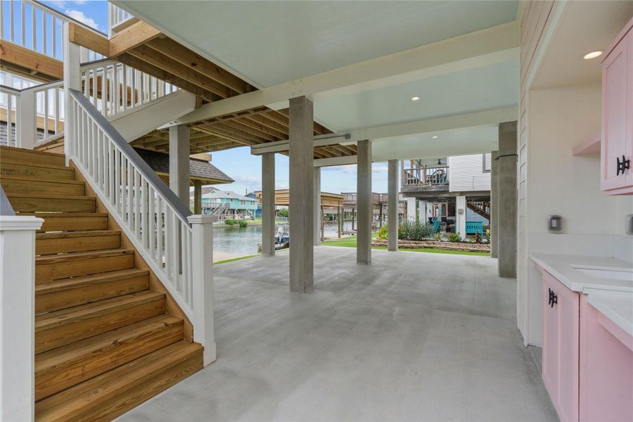 Exterior details and patio area of a home in , Bayou Vista (Image 24).
