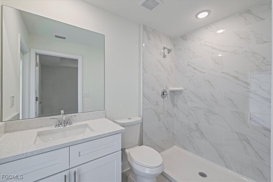 Furnished interior view inside a new home in Cape Coral, Cape Coral (Image 11).