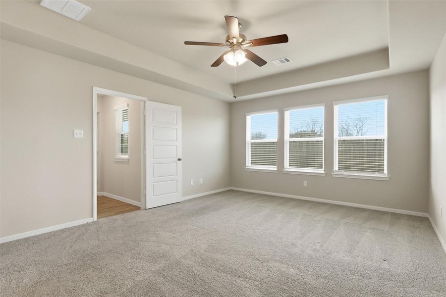 Spacious, unfurnished interior of a new home in , Baytown (Image 14).