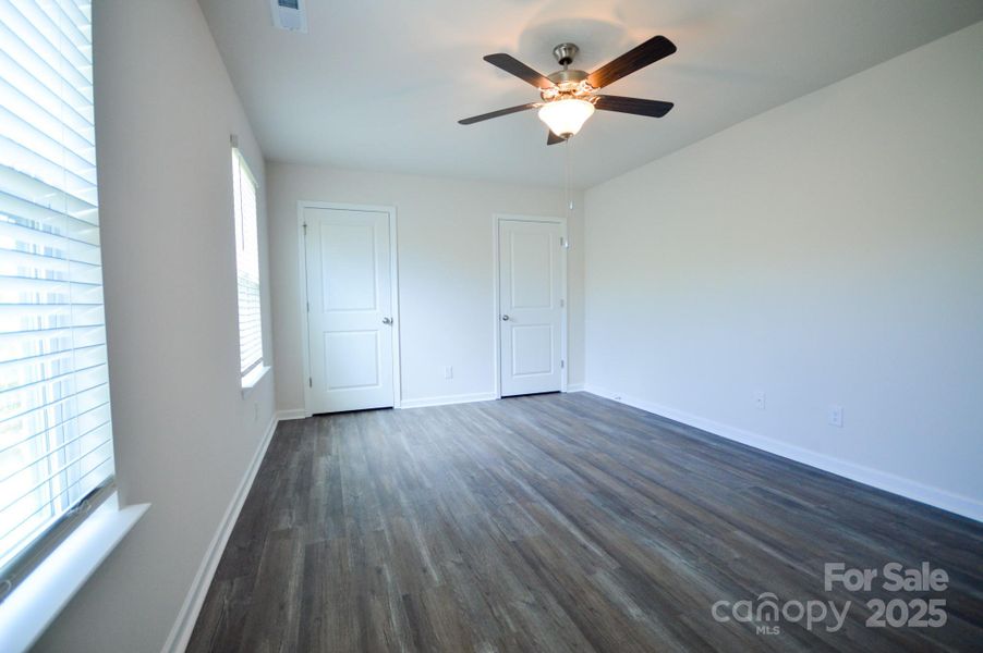Spacious, unfurnished interior of a new home in Aberdeen Place, Asheville (Image 5).