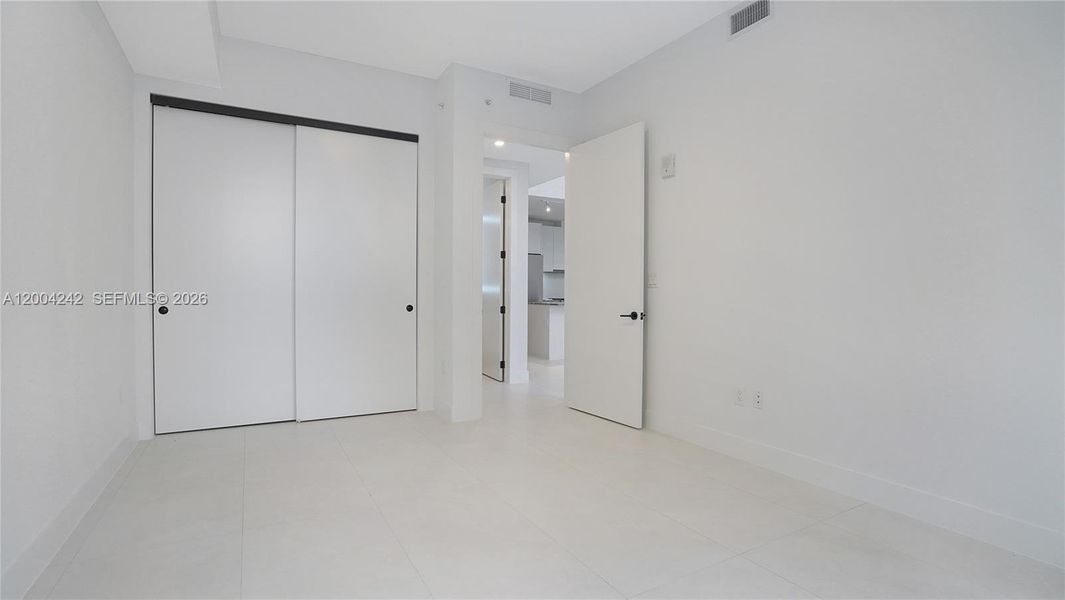 Spacious, unfurnished interior of a new home in , Miami (Image 34).