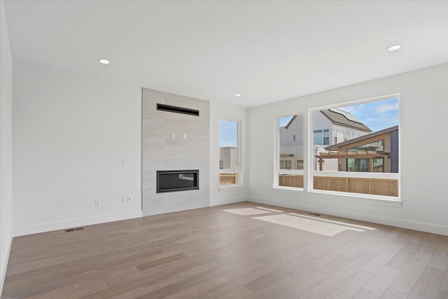 Spacious, unfurnished interior of a new home in West Grange, Longmont (Image 21).