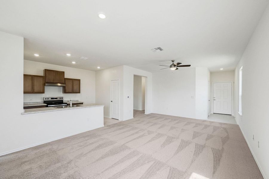 Spacious, unfurnished interior of a new home in Creekside at Estancia, Austin (Image 12).