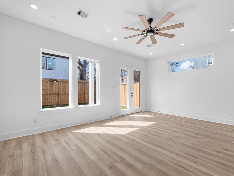 Spacious, unfurnished interior of a new home in , Houston (Image 20).
