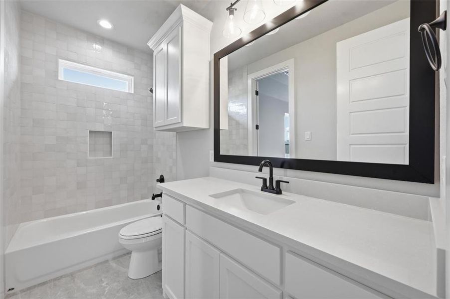 Furnished interior view inside a new home in Aledo Heights - Aledo ISD, Annetta South (Image 19).