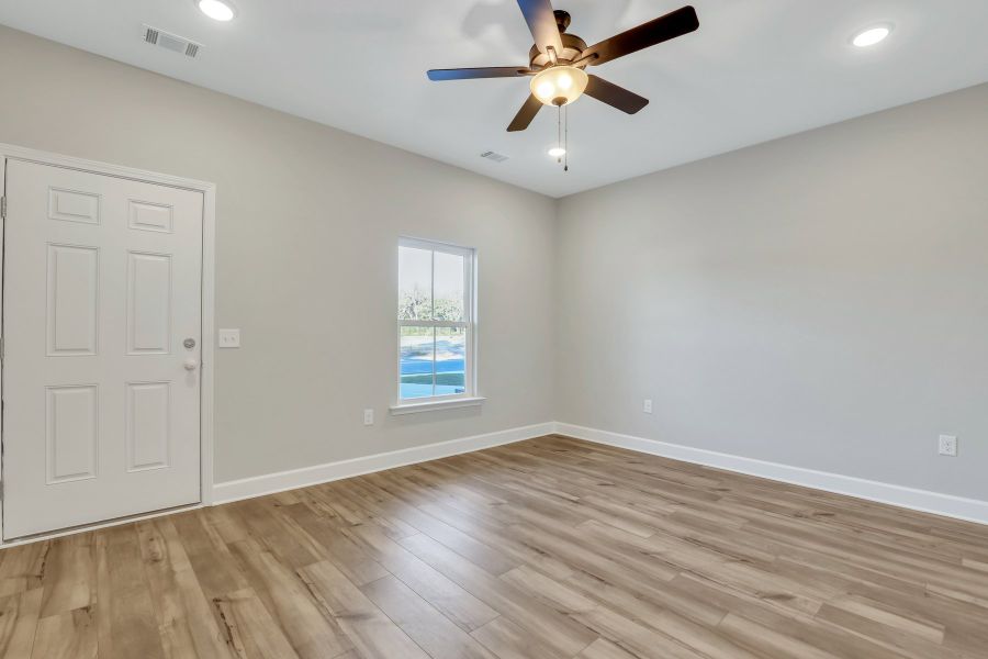 Spacious, unfurnished interior of a new home in New Haven At Belmont Glen, Guyton (Image 25).