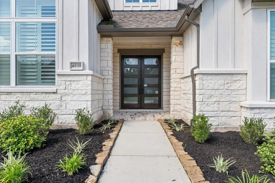 Exterior details and patio area of a home in , Fulshear (Image 4).