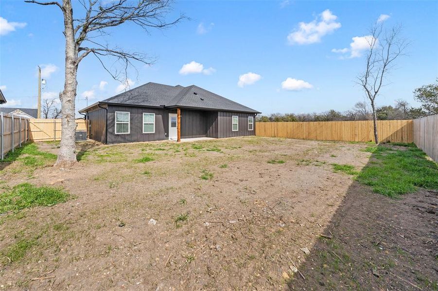 Exterior details and patio area of a home in , Waco (Image 3).