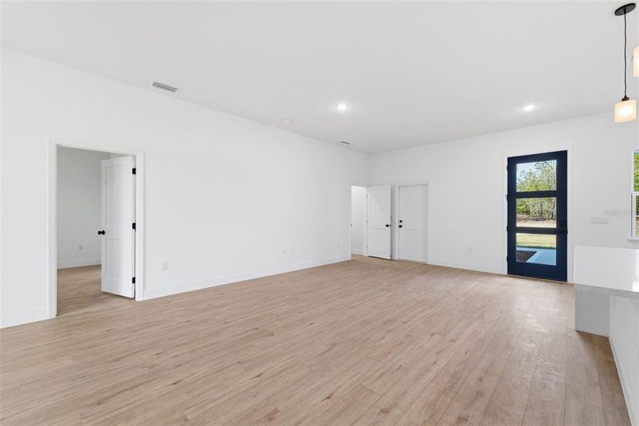 Spacious, unfurnished interior of a new home in , Dunnellon (Image 22).