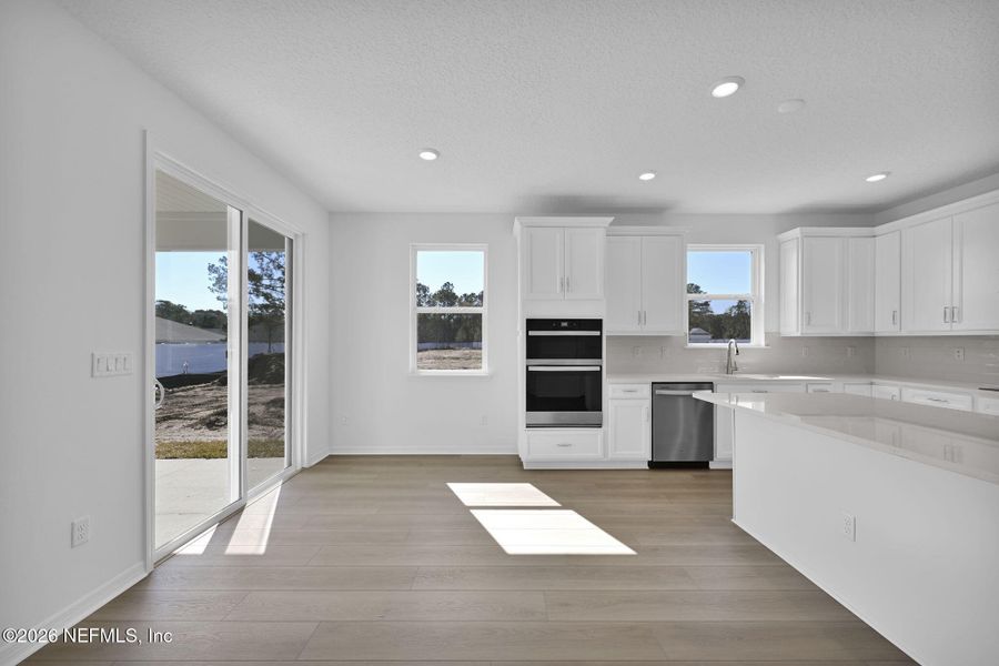 Spacious, unfurnished interior of a new home in Murray Farms, Middleburg (Image 16).