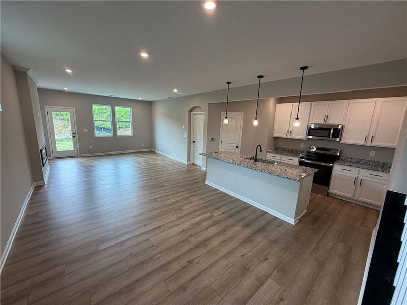 Spacious, unfurnished interior of a new home in Villas at Gold Creek, Dawsonville (Image 7).