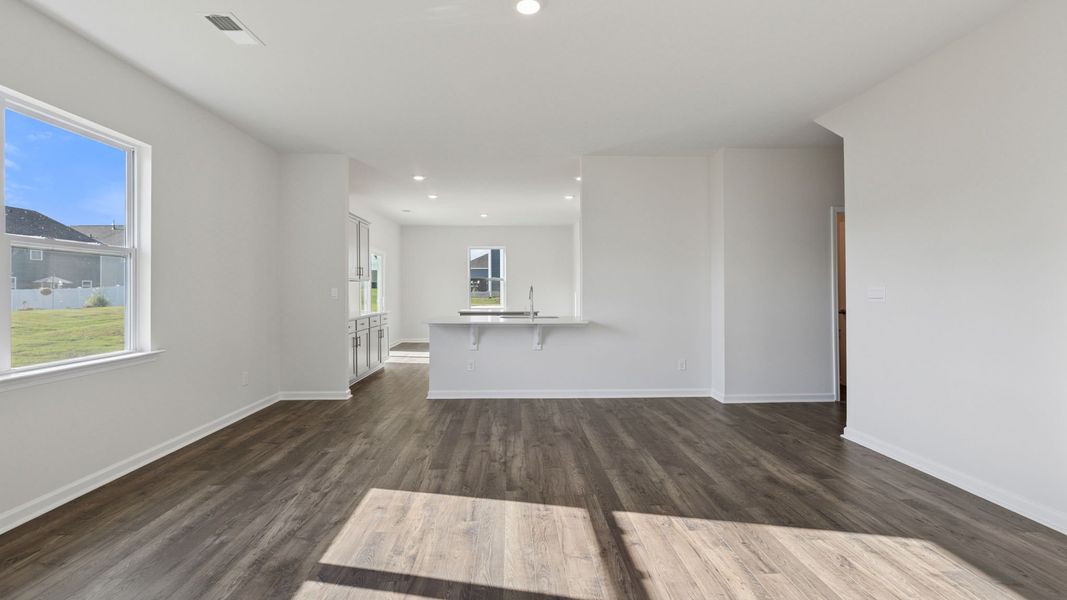 Spacious, unfurnished interior of a new home in Durbin Meadows Traditions, Fountain Inn (Image 19).