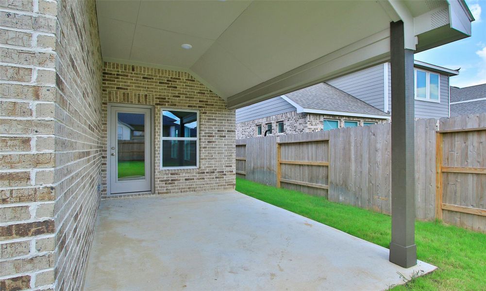Exterior details and patio area of a home in Brookewater, Rosenberg (Image 3). Exterior details and patio area of a home in Brookewater, Rosenberg (Image 3).