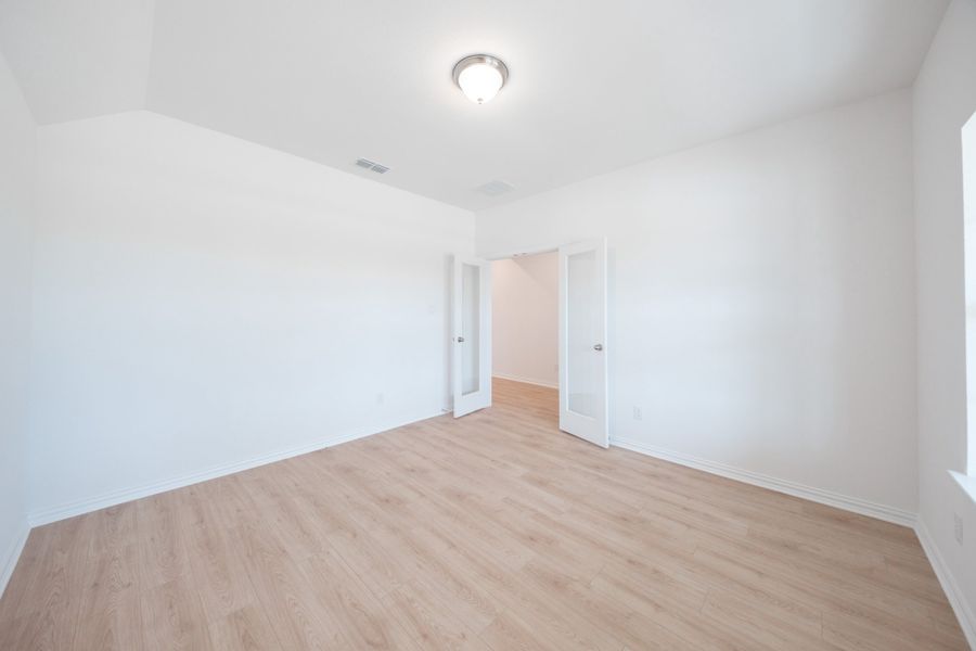 Spacious, unfurnished interior of a new home in Verandah, Royse City (Image 13). Spacious, unfurnished interior of a new home in Verandah, Royse City (Image 13).