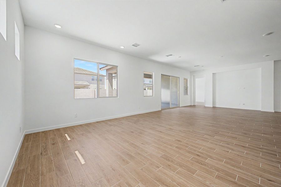 Spacious, unfurnished interior of a new home in Landmarke, San Tan Valley (Image 11). Spacious, unfurnished interior of a new home in Landmarke, San Tan Valley (Image 11).
