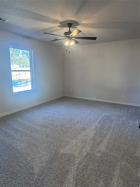 Spacious, unfurnished interior of a new home in , Springtown (Image 5).