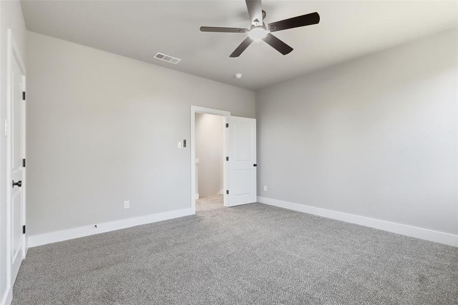 Spacious, unfurnished interior of a new home in , Cleburne (Image 33).