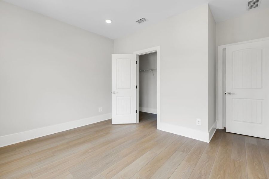 Spacious, unfurnished interior of a new home in Echo Park, Suwanee (Image 30).