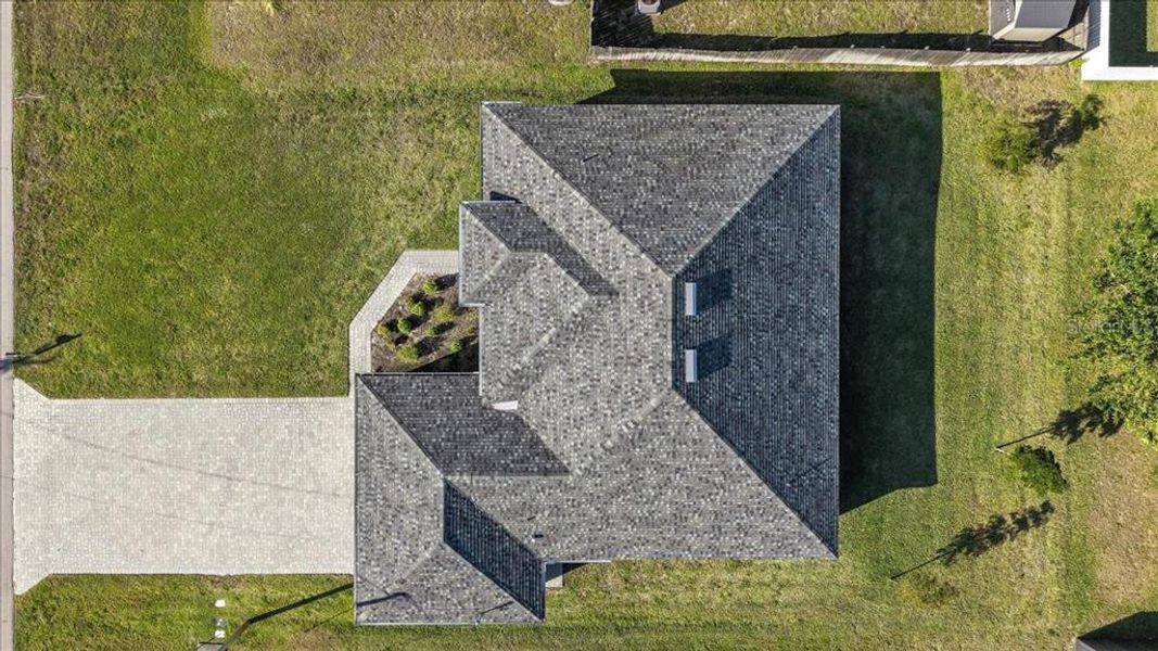 Exterior details and patio area of a home in , Cape Coral (Image 27).