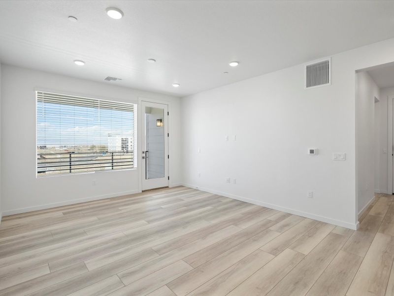Spacious, unfurnished interior of a new home in Gateway Commons, Denver (Image 17).
